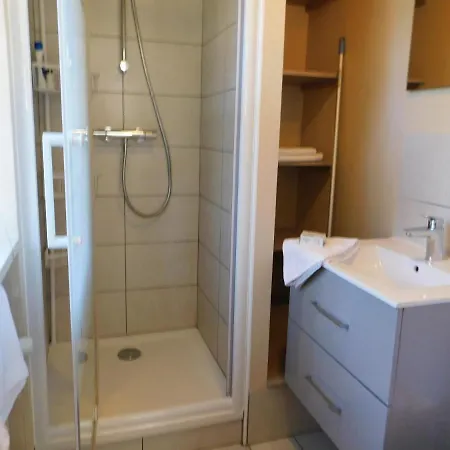 Superb Studio Tres Bien Situe A 1300 Apartment