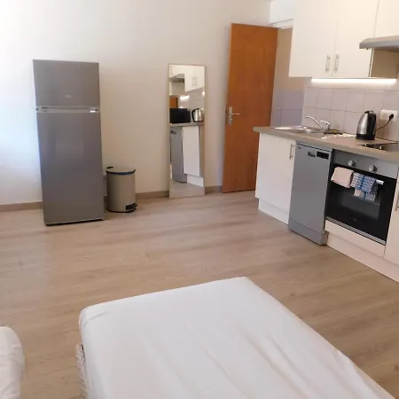Superb Studio Tres Bien Situe A 1300