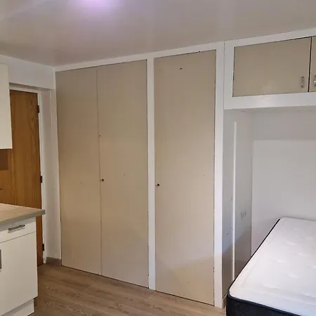 Apartment Superb Studio Tres Bien Situe A 1300 *